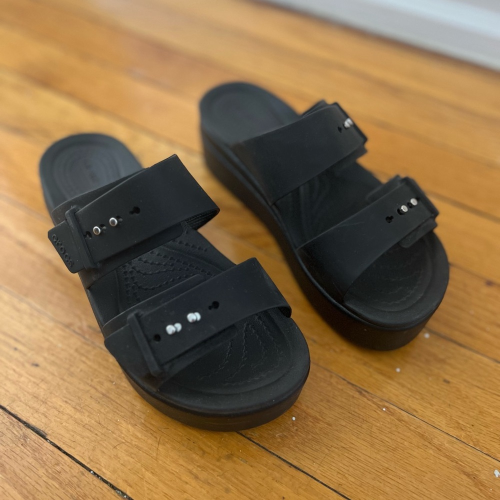 Crocs Brooklyn Buckle Low Wedge